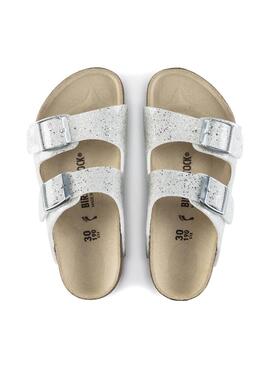 Sandálias Birkenstock Arizona prateadas para menina.