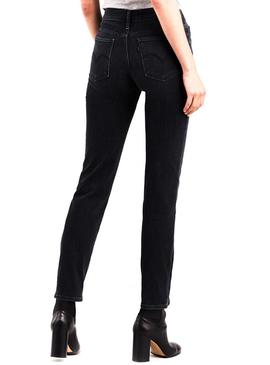 Jeans Levis 712 Slim mulher negra