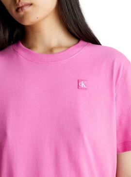 T-Shirt Calvin Klein Embro Badge Rosa para Mulher