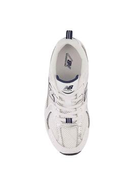 Sapatilhas New Balance 530 com cordões elásticos para crianças.