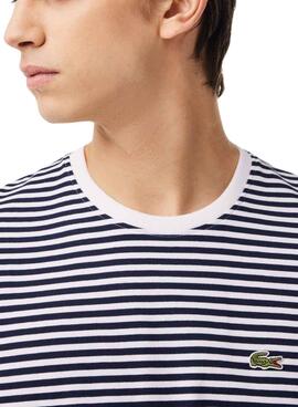 Camiseta Lacoste listrada azul marinho para homem.