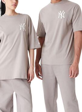 Camisa New Era New York Yankees League Marrom.