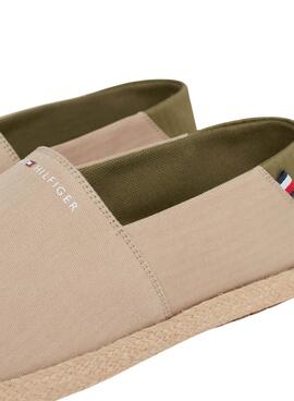 Alpargatas Tommy Hilfiger Core Beige para Hombre traduzido para o português é Alpargatas Tommy Hilfiger Core Bege para Homem.