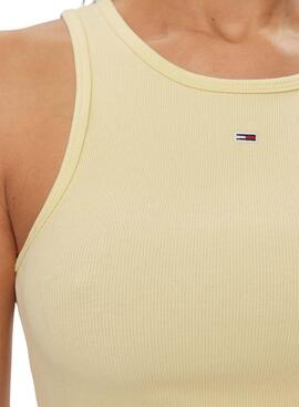 Camiseta Tommy Jeans Essential Rib Amarelo Mulher.