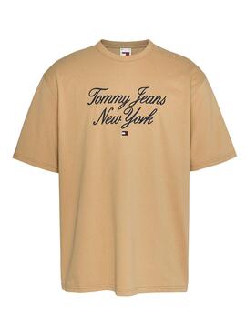 Camiseta Tommy Jeans Over Serif Camel para Homem