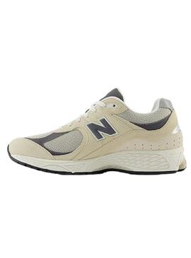 Sapatilhas New Balance M2002 bege e cinza para homem