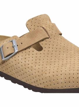 Tamancos Birkenstock Boston perfurados em camelo