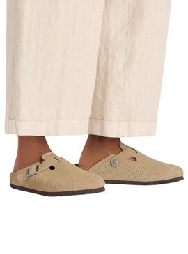 Tamancos Birkenstock Boston perfurados em camelo