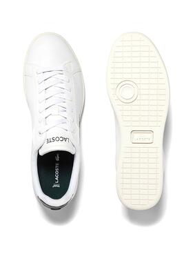 Sapatos Lacoste Carnaby Pro em couro branco para homens.