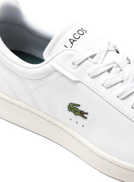 Sapatos Lacoste Carnaby Pro em couro branco para homens.