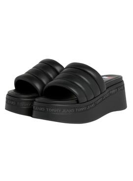 Sandálias Tommy Jeans Wedge em preto para mulher.