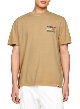 Camiseta Tommy Jeans Summer Flag em tom tostado para homem.