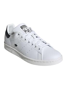 Sapatilhas Adidas Stan Smith brancas para mulher.