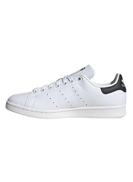 Sapatilhas Adidas Stan Smith brancas para mulher.