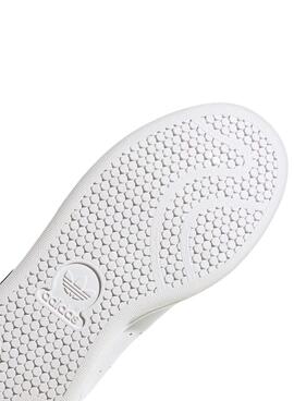 Sapatilhas Adidas Stan Smith brancas para mulher.