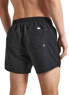 Bermuda Pepe Jeans Rubber preta para homem.