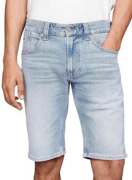 Bermuda Tommy Jeans Ronnie preta para homem.