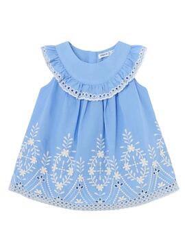 Vestido Mayoral com bordado azul para bebê.