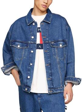 Jaqueta trucker Tommy Jeans Aiden Oversize azul denim para homem.