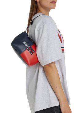Bolsa Tommy Jeans Archive Shoulder vermelha e azul-marinho para mulher.
