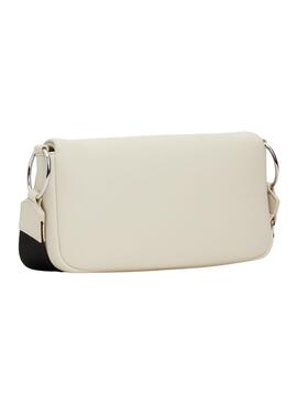Bolsa Tommy Hilfiger Bold Elongated Frap bege para mulher.