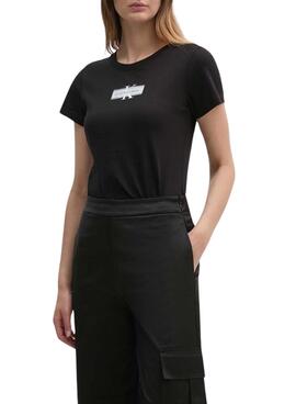Camiseta Calvin Klein Jeans Faded Monologo preto para mulher.