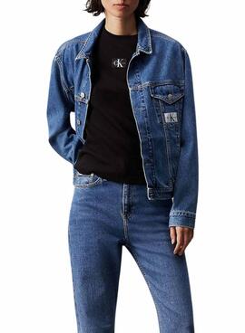 Camiseta Calvin Klein Jeans Slim preta para mulher.