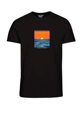 Camiseta Jack and Jones Marbella preta para menino.