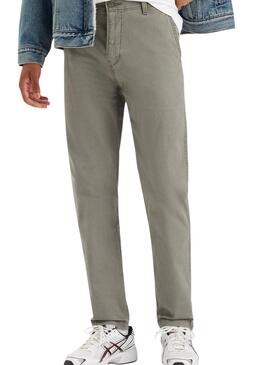 Calça Levi's Chino verde para homem.