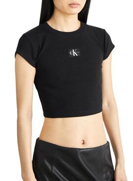 Camiseta Calvin Klein Jeans Slim preta para mulher.