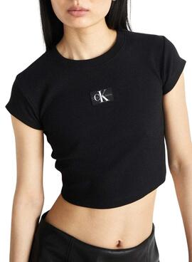 Camiseta Calvin Klein Jeans Slim preta para mulher.