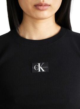 Camiseta Calvin Klein Jeans Slim preta para mulher.