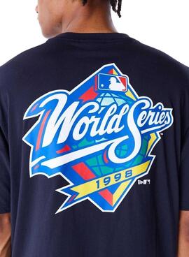Camisa New Era World Series azul marinho para homens.