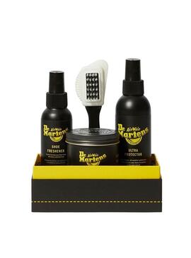 Kit de cuidados para calçados Dr. Martens na cor preta.