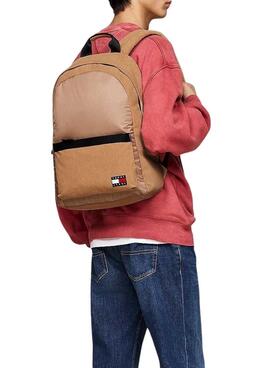 Mochila Tommy Jeans Essential em veludo tostado para homem
