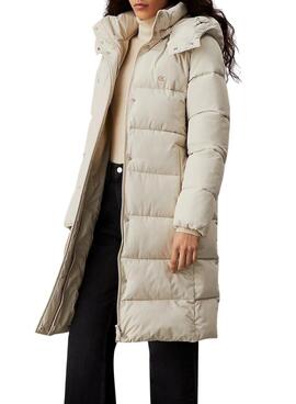 Casaco Calvin Klein Jeans Monologo bege para mulher.