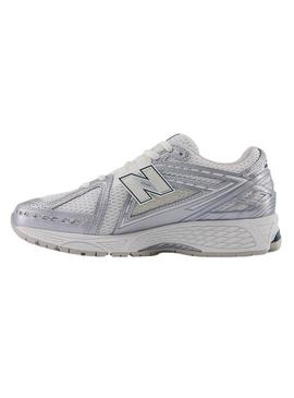 Sapatilhas New Balance 1906R prateadas e verdes para mulher.