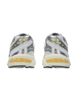 Sapatilhas Asics Gel 1130 amarelo e prateado para mulher.