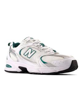 Tênis New Balance 530 branco com verde e prata para mulher
