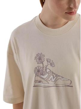Camiseta New Balance bege com flores para mulher