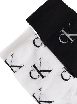 Caixa de presente com 4 pares de meias Calvin Klein com logotipos preto e branco para mulher.