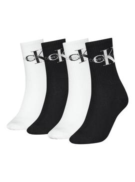 Caixa de presente com 4 pares de meias Calvin Klein com logo branco e preto para mulher.