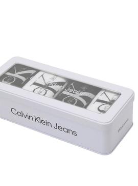 Caixa de presente com 4 pares de meias Calvin Klein com logo branco e preto para mulher.