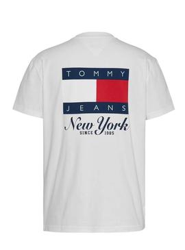 Camiseta Tommy Jeans Heritage branca para homem.