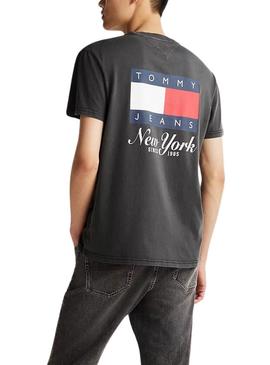 Camiseta Tommy Jeans Heritage preta para homem.