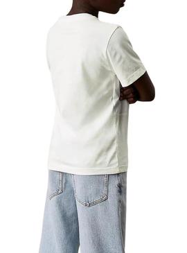 Camisetas Calvin Klein Color Block branco e preto.