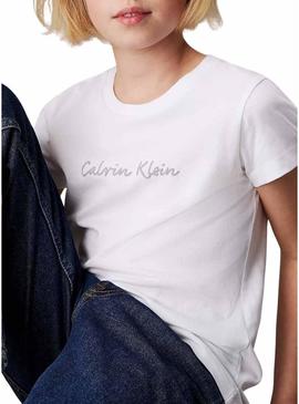 Camiseta Calvin Klein Script branca para menina.