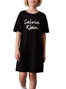 Vestido camiseta Calvin Klein Oversized preto menina.
