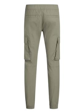 Calça Calvin Klein Cargo verde para homem.