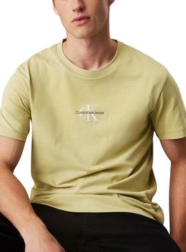 Camiseta Calvin Klein Monologo verde para homem.
